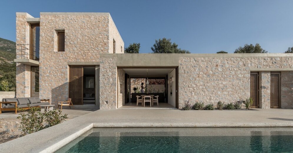 Ancient traditions in a modern design: a stone house overlooking the Mediterranean Sea