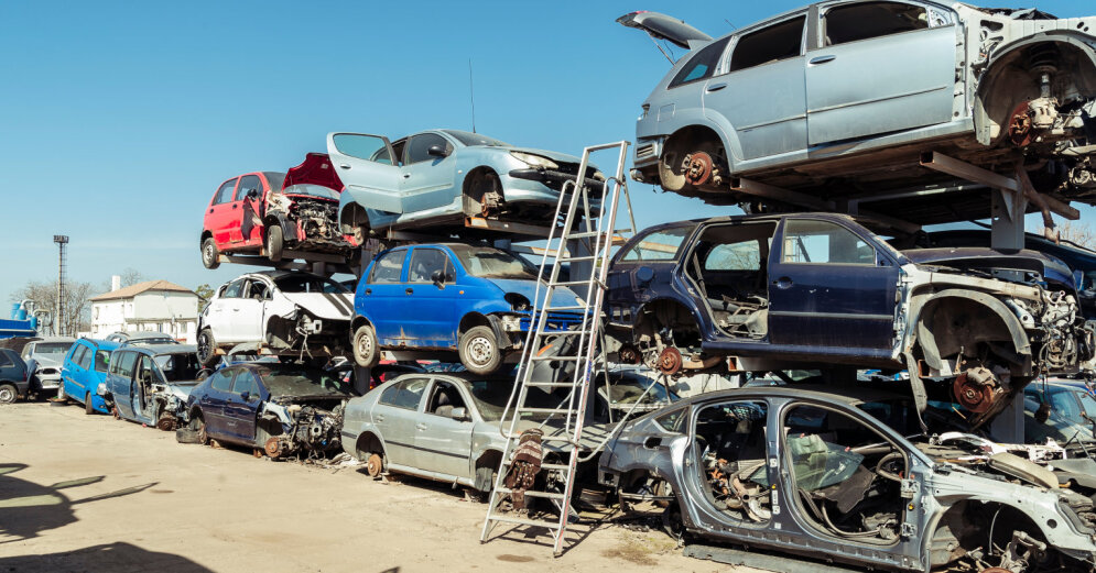 In Russia, dealerships are now repairing new vehicles with parts obtained from car graveyards