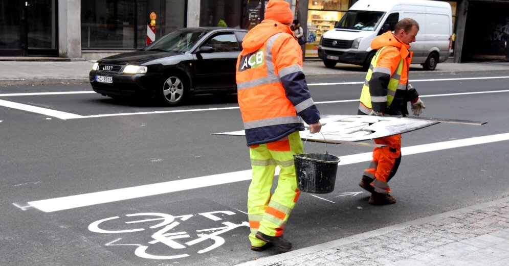 If the Čaka Street experiment succeeds, a two-way bicycle path could be built on Dzirnavu Street