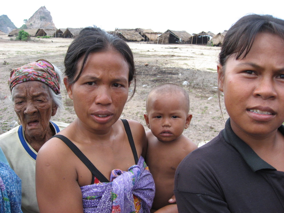 Latviešu ceļotāji ar močiem teju iesprūst Indonēzijā - 'Ceļā uz brīvību' 11. daļa