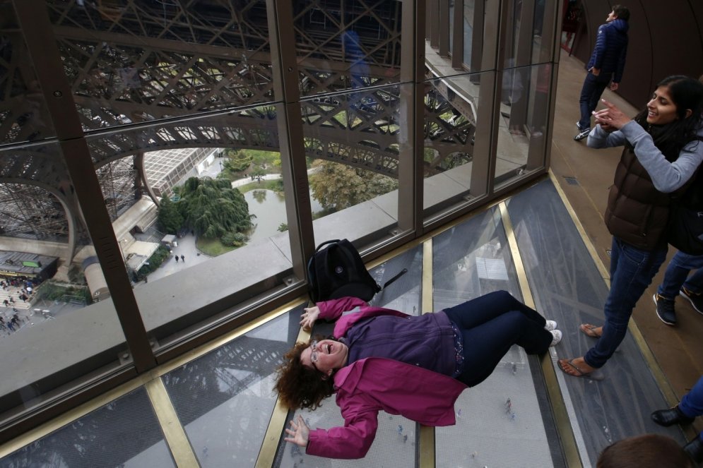 Eifeļa tornis kļuvis vēl draudzīgāks selfijiem