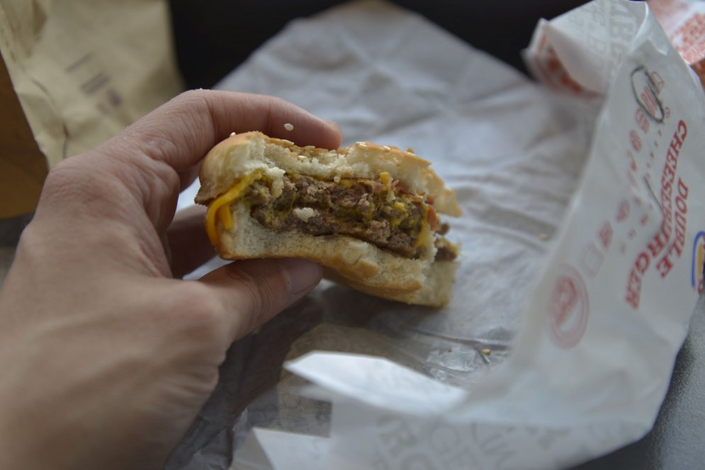 Ko dietologi tev nestāsta par burgeriem?