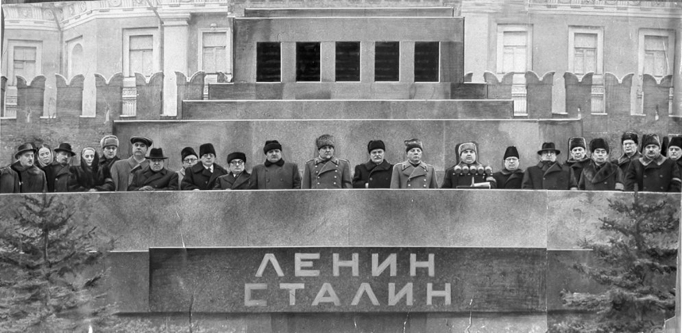 Vēsturiski kadri: Tautu vadoņa Josifa Staļina bēres