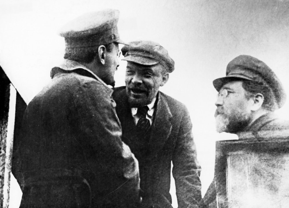 Unikāli arhīva foto ar 'revolūcijas tēvu' Vladimiru Ļeņinu